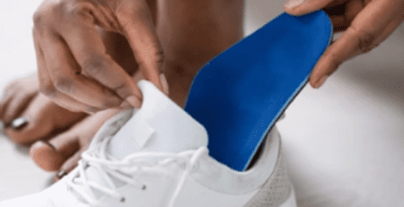 ¿QUE TIPO DE ZAPATOS DEBO UTILIZAR CON MIS PLANTILLAS ORTOPÉDICAS?