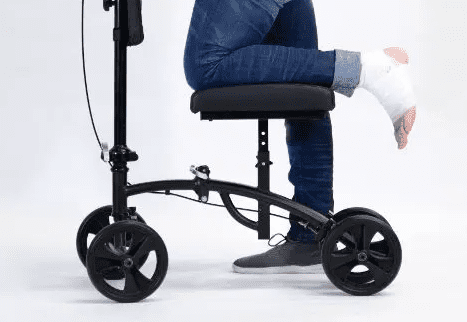 VENTAJAS DE UN ANDADOR DE RODILLA PARA UNA LESIÓN DE TOBILLO
