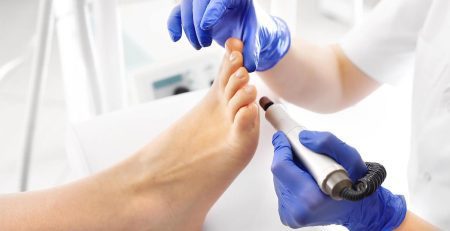 TENGO LOS PIES DOLORIDOS: ¿CÓMO ME PUEDE AYUDAR UN PODÓLOGO?