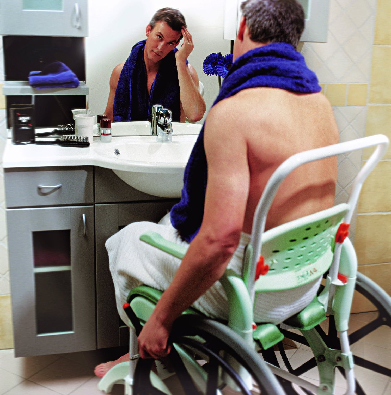 QUE TENER EN CUENTA AL ELEGIR UNA SILLA DE RUEDAS DE DUCHA Y WC