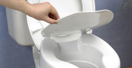 ¿Qué alza de inodoro debo elegir si me han operado de cadera?