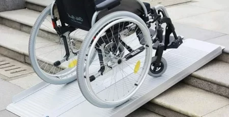 Rampa para silla de ruedas: cómo medirla
