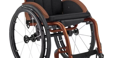 Silla de ruedas ligera plegable de aluminio: ¿ideal para residencia?