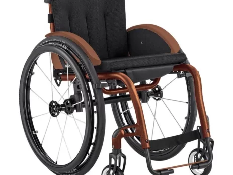 Silla de ruedas ligera plegable de aluminio: ¿ideal para residencia?