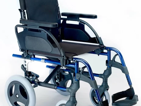 Me han recetado una silla de ruedas código SRM010A ¿Qué modelo es?